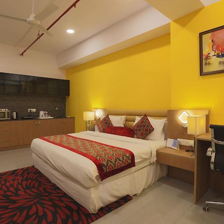 Hotel Downtown Gandhinagar Bagian luar foto