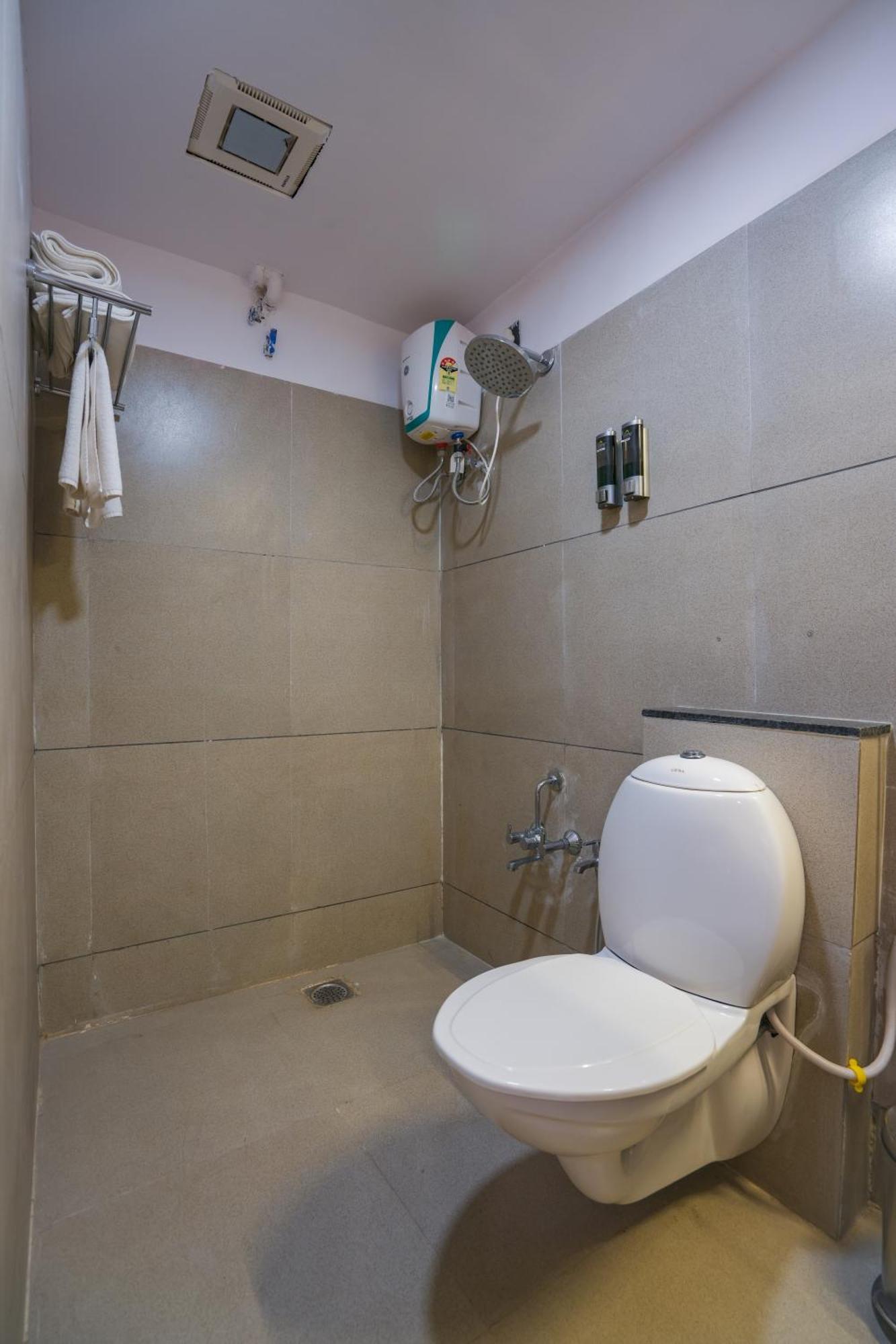 Hotel Downtown Gandhinagar Bagian luar foto