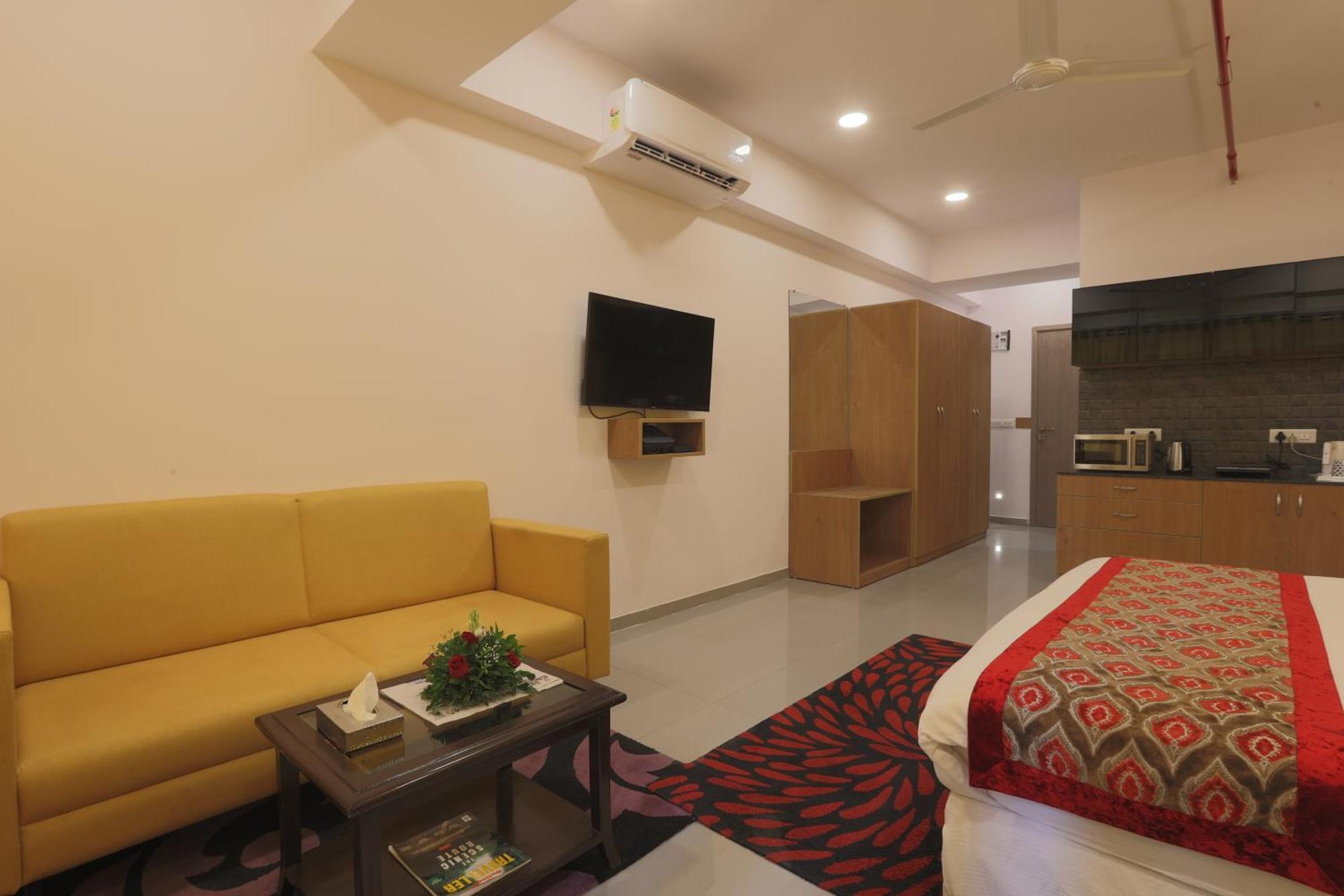 Hotel Downtown Gandhinagar Bagian luar foto