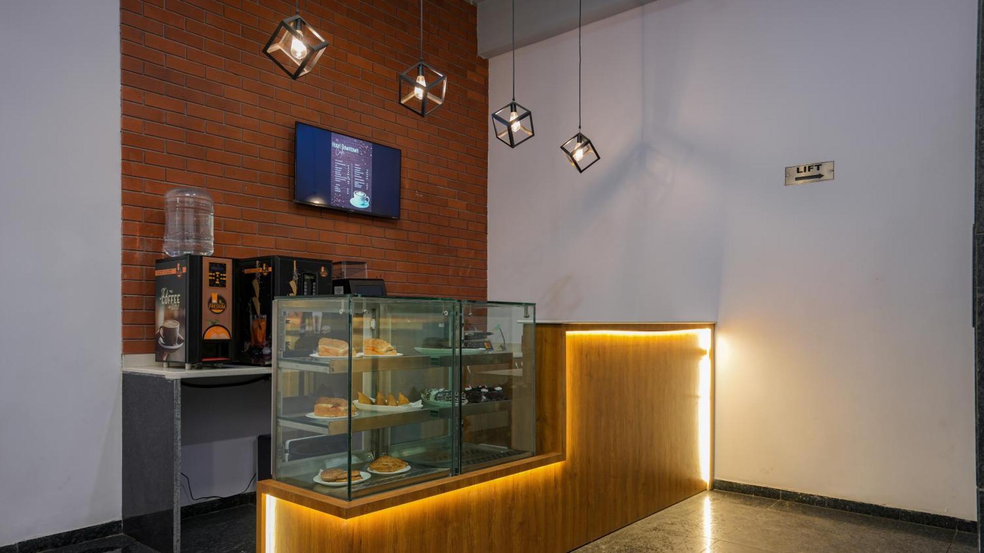 Hotel Downtown Gandhinagar Bagian luar foto