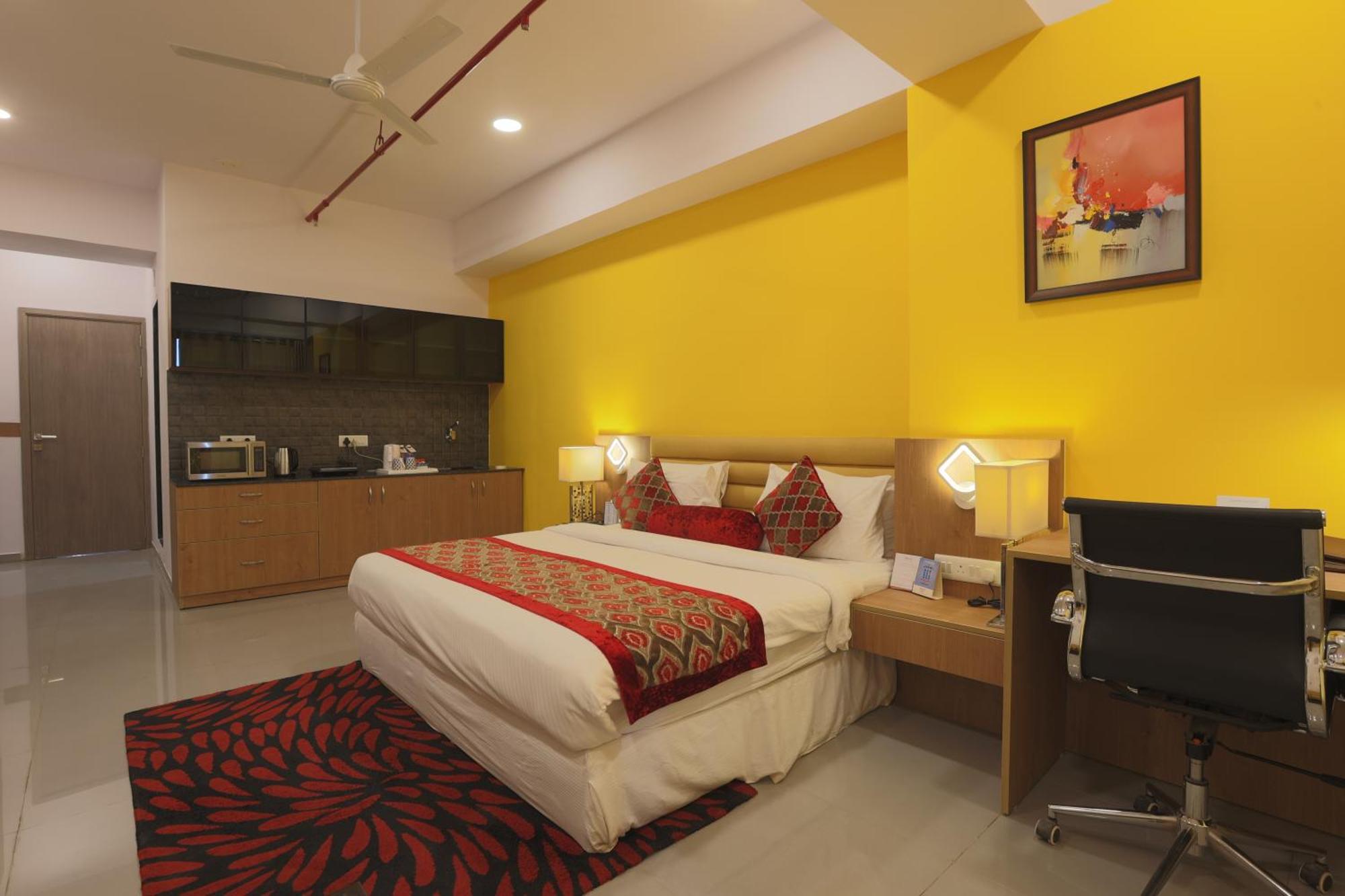 Hotel Downtown Gandhinagar Bagian luar foto