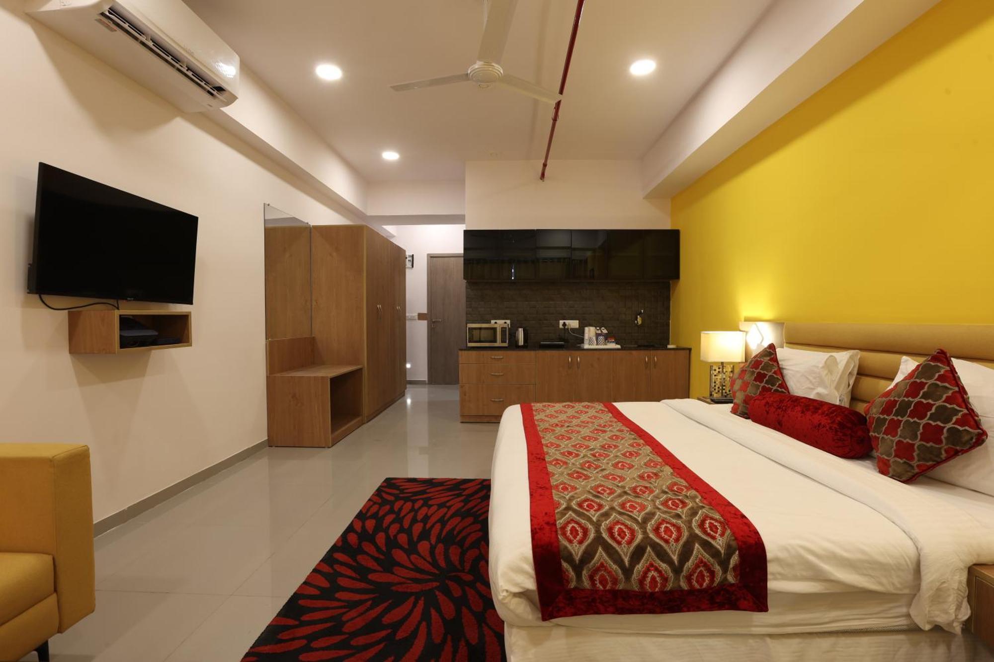 Hotel Downtown Gandhinagar Bagian luar foto