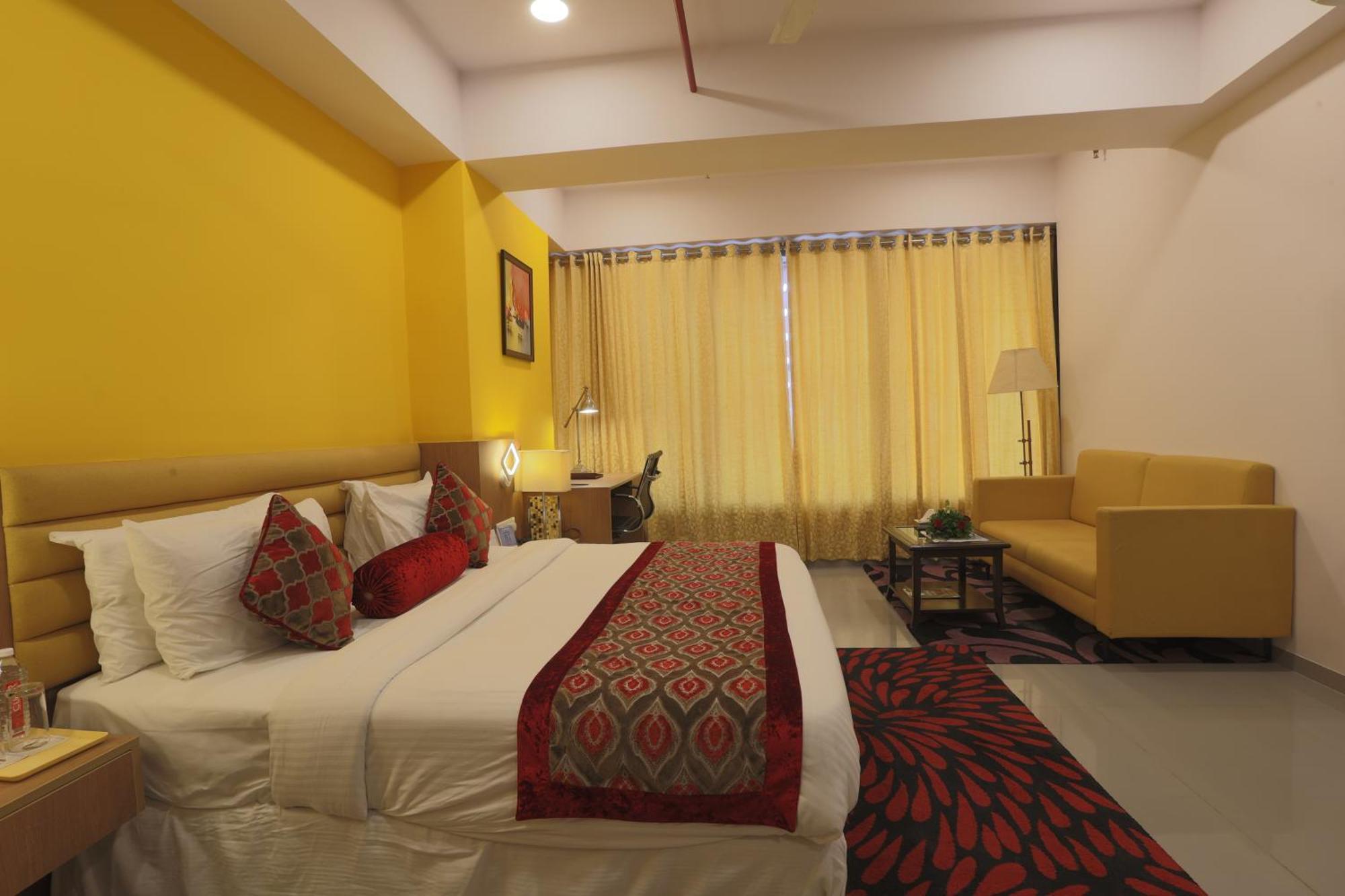 Hotel Downtown Gandhinagar Bagian luar foto