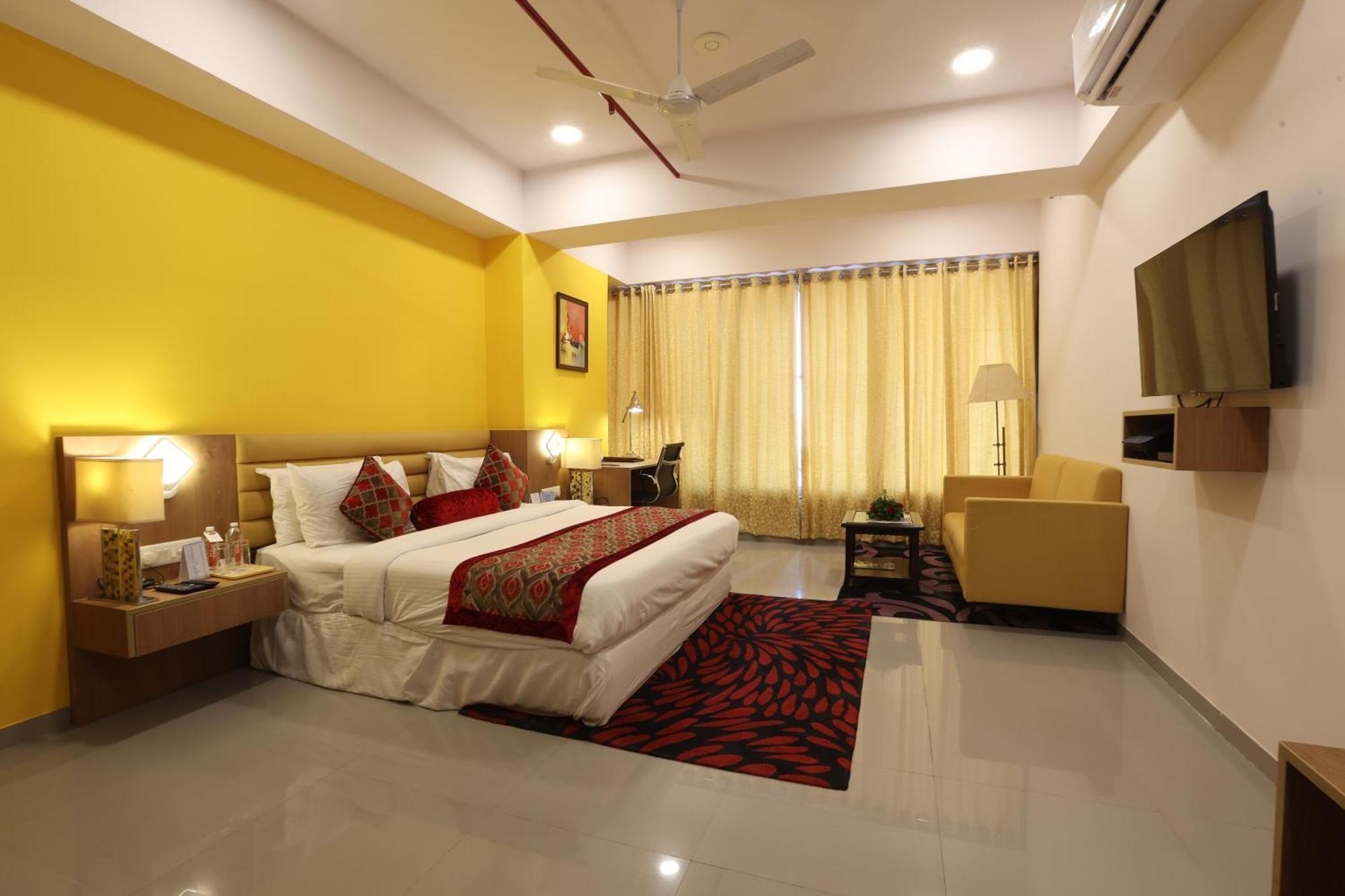 Hotel Downtown Gandhinagar Bagian luar foto
