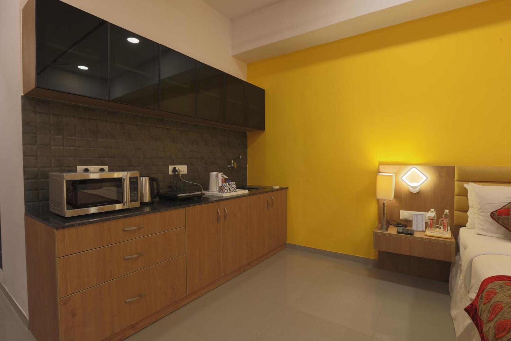 Hotel Downtown Gandhinagar Bagian luar foto