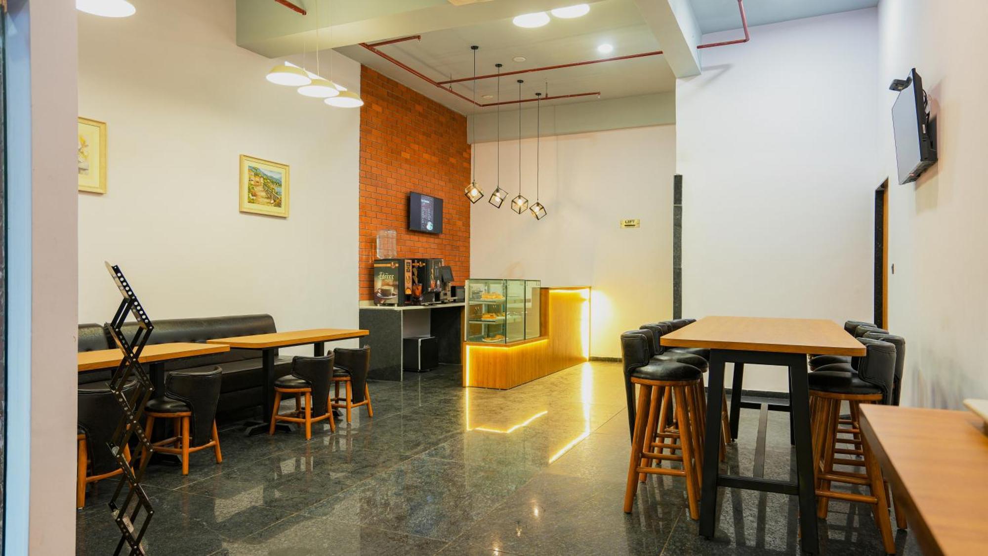 Hotel Downtown Gandhinagar Bagian luar foto