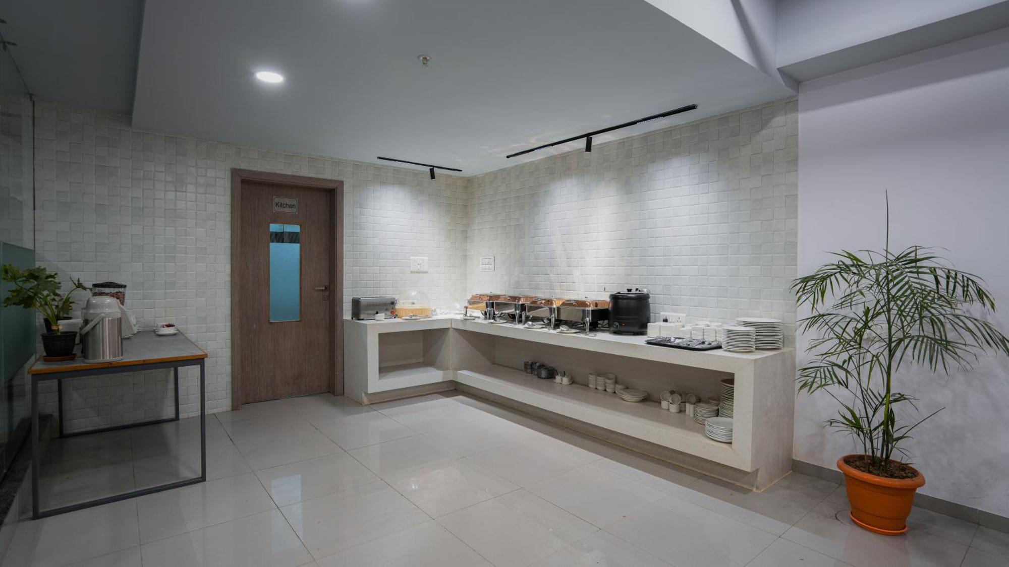Hotel Downtown Gandhinagar Bagian luar foto