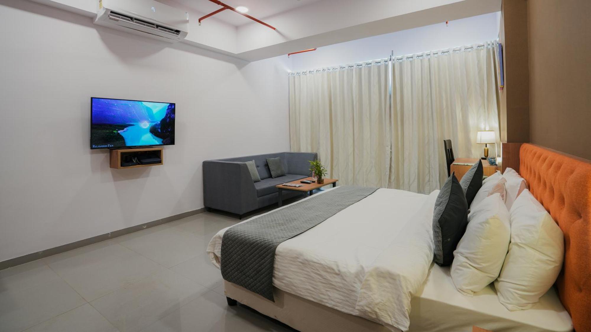 Hotel Downtown Gandhinagar Bagian luar foto
