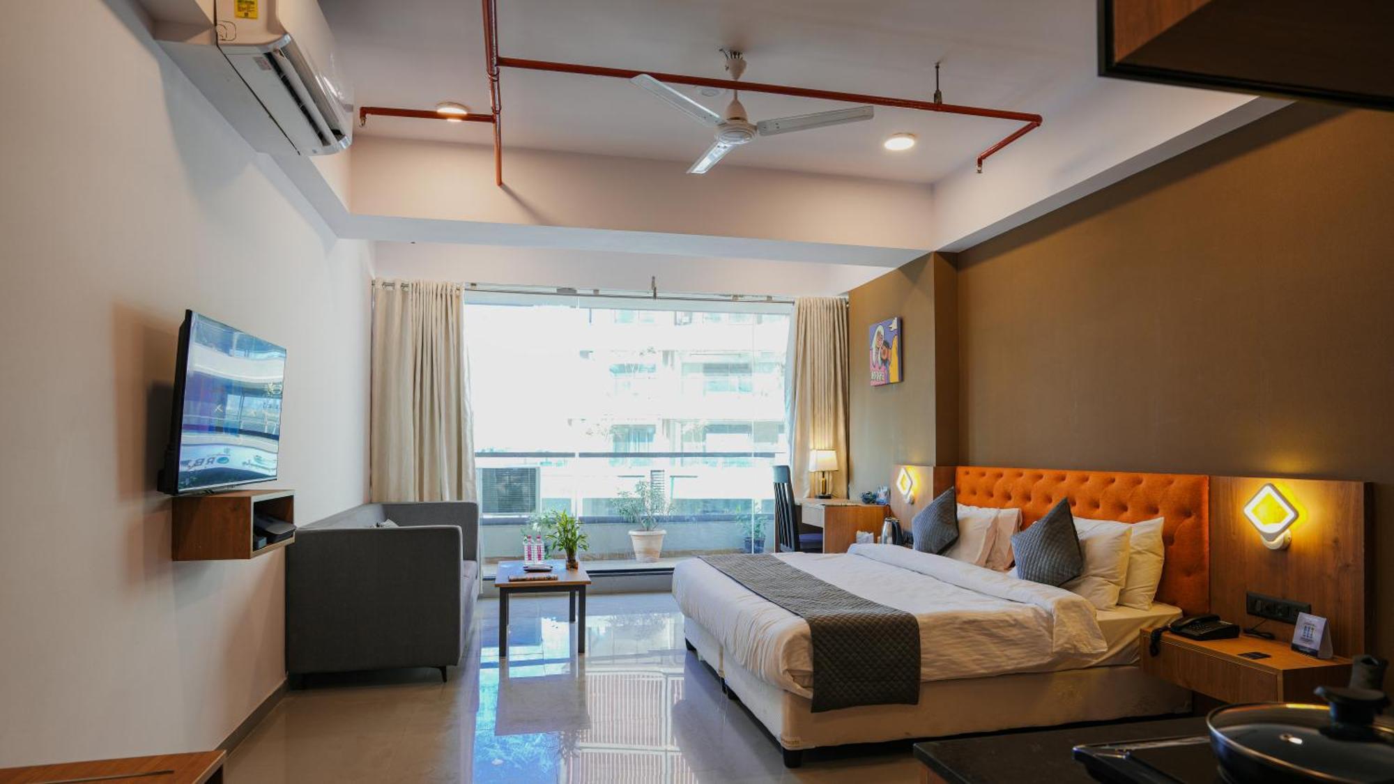 Hotel Downtown Gandhinagar Bagian luar foto