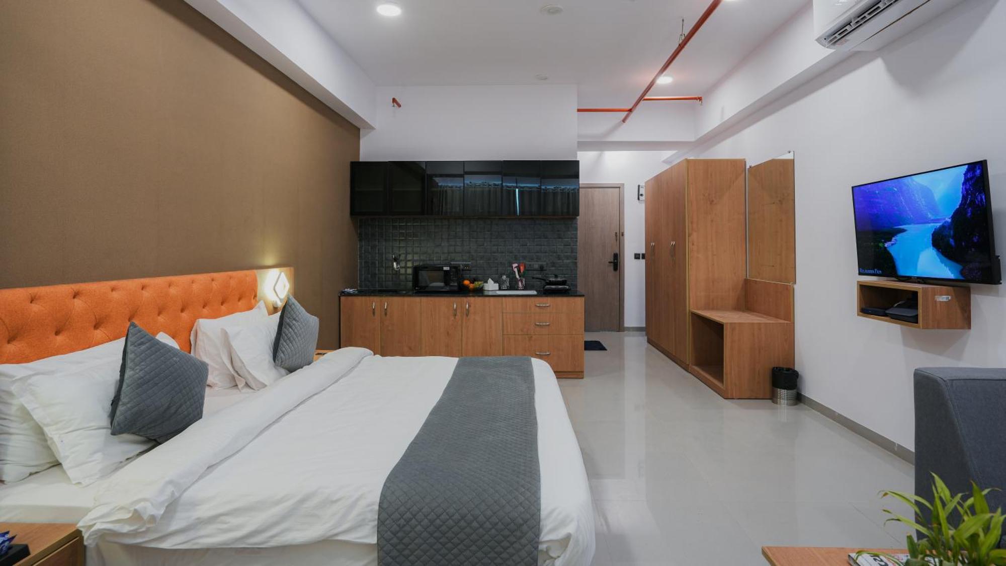 Hotel Downtown Gandhinagar Bagian luar foto