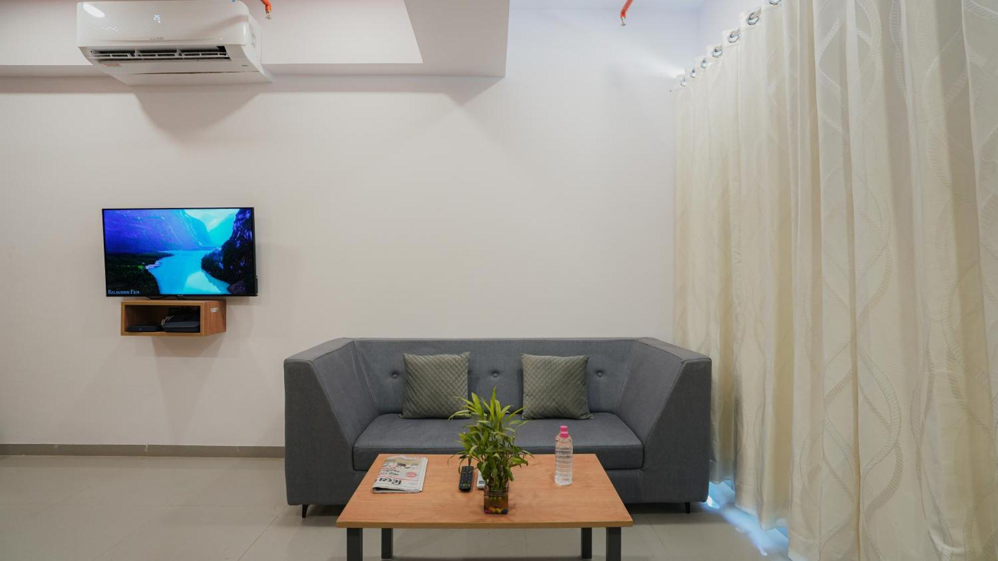 Hotel Downtown Gandhinagar Bagian luar foto