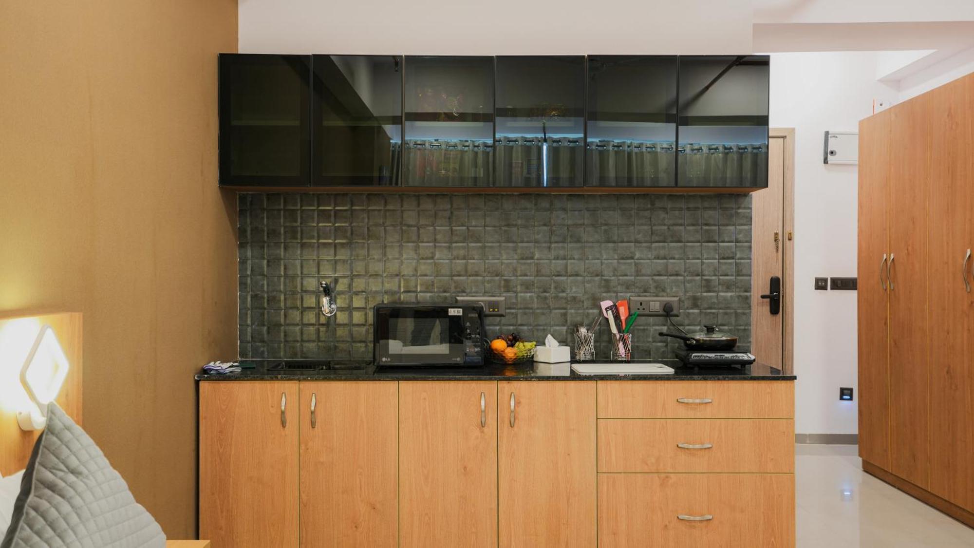 Hotel Downtown Gandhinagar Bagian luar foto